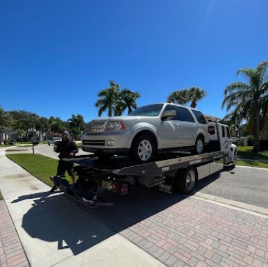 Grúas en West Palm Beach, FL los mejores servicios 24 horas en español y baratas