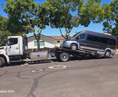 Ibanez Towing Service LLC & Servicio de Grúa