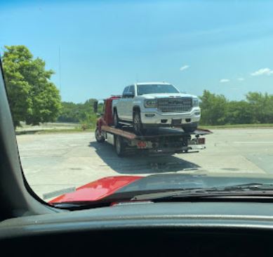 Santa Fe Towing Service - Tow Truck Kansas City 3